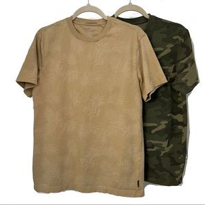 2 AE Patterned T-Shirts Size Small